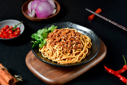 Noodles with minced meat sauce