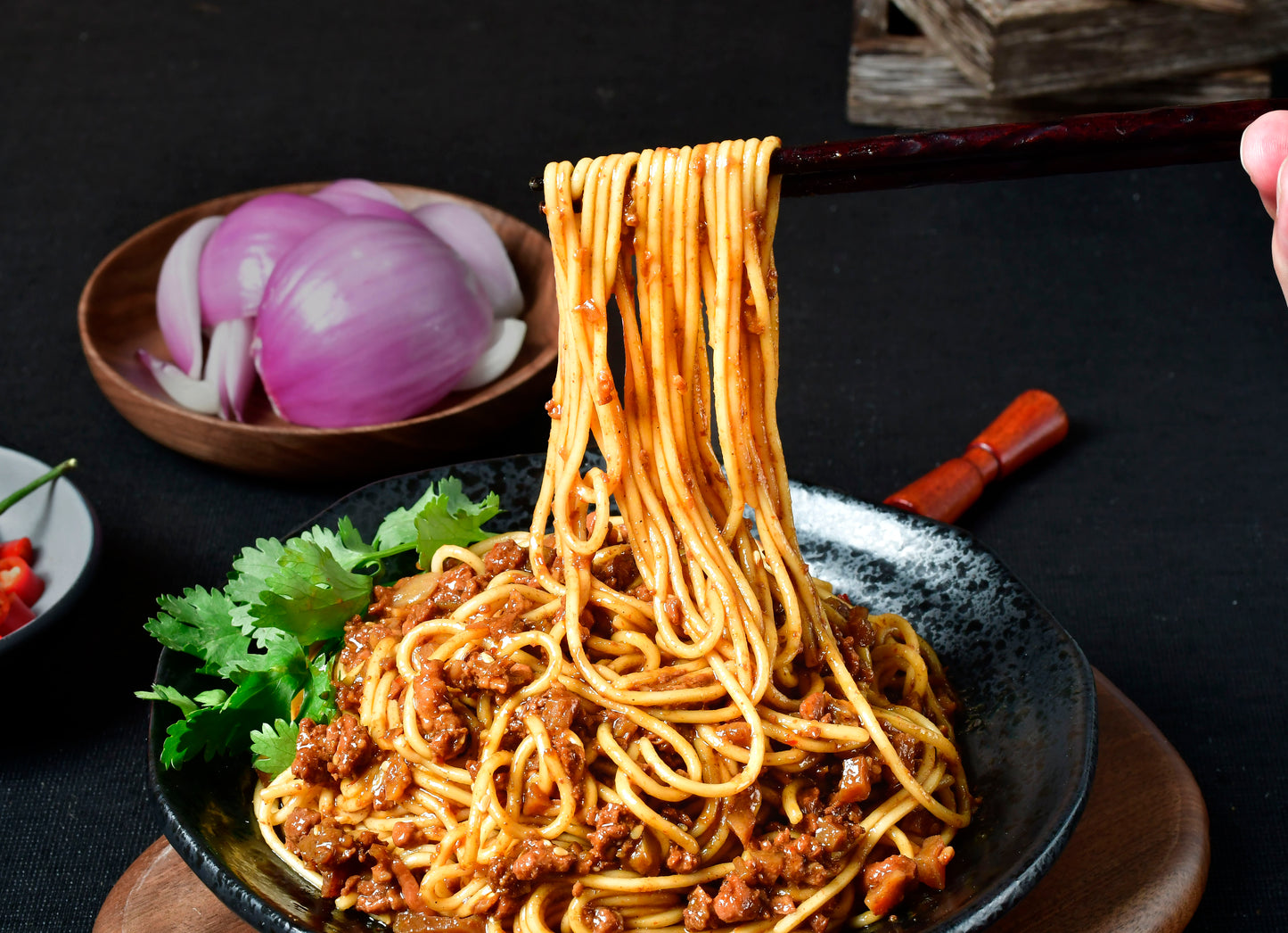 Noodles with minced meat sauce