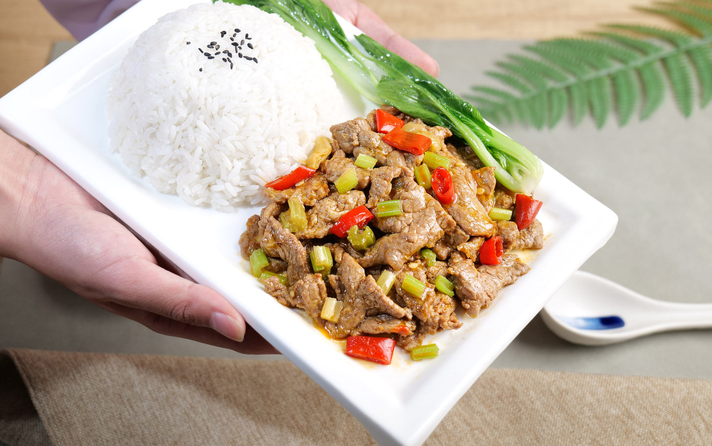 Stir-fried beef with celery